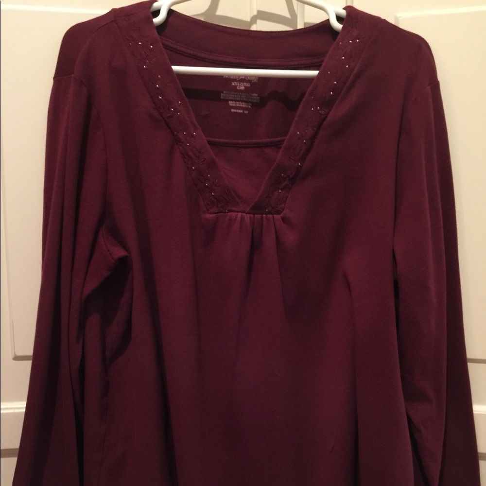 Burgundy V-neck long sleeved top with sparkles